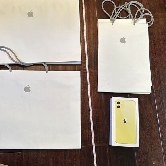 Apple shopping box (4) and iphone 11 box bundle - Picture 3 of 4